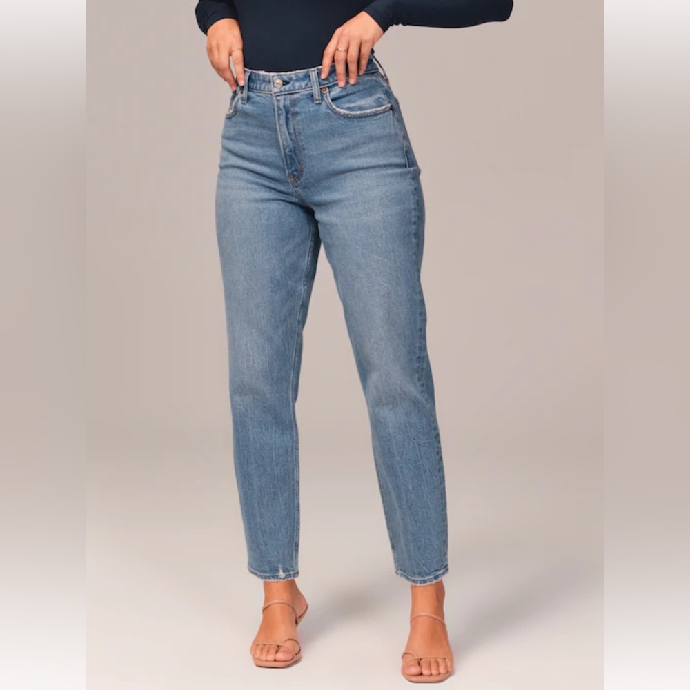 Abercrombie curve love the mom high rise medium wash jeans size 31/12